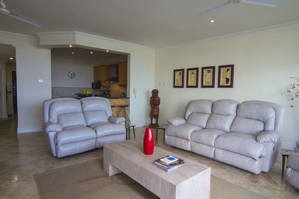 203 Oyster Quays Apartment *