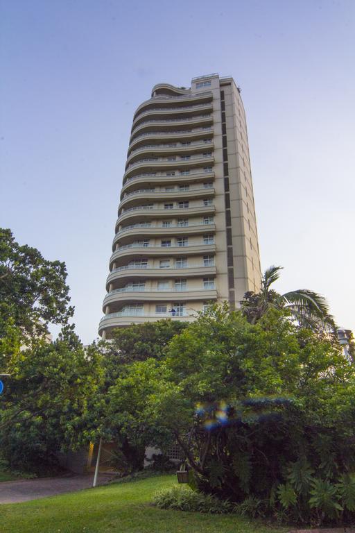 203 Oyster Quays Apartment