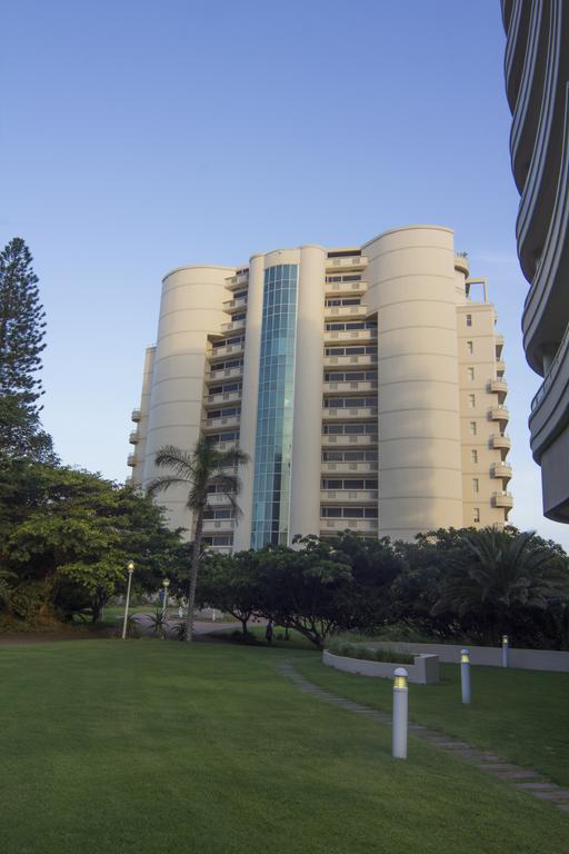203 Oyster Quays Apartment *